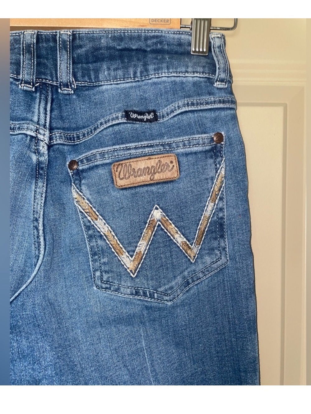 Women's Wrangler Retro® Mae Bootcut Jean in Faye 29x32 - Picture 8 of 10